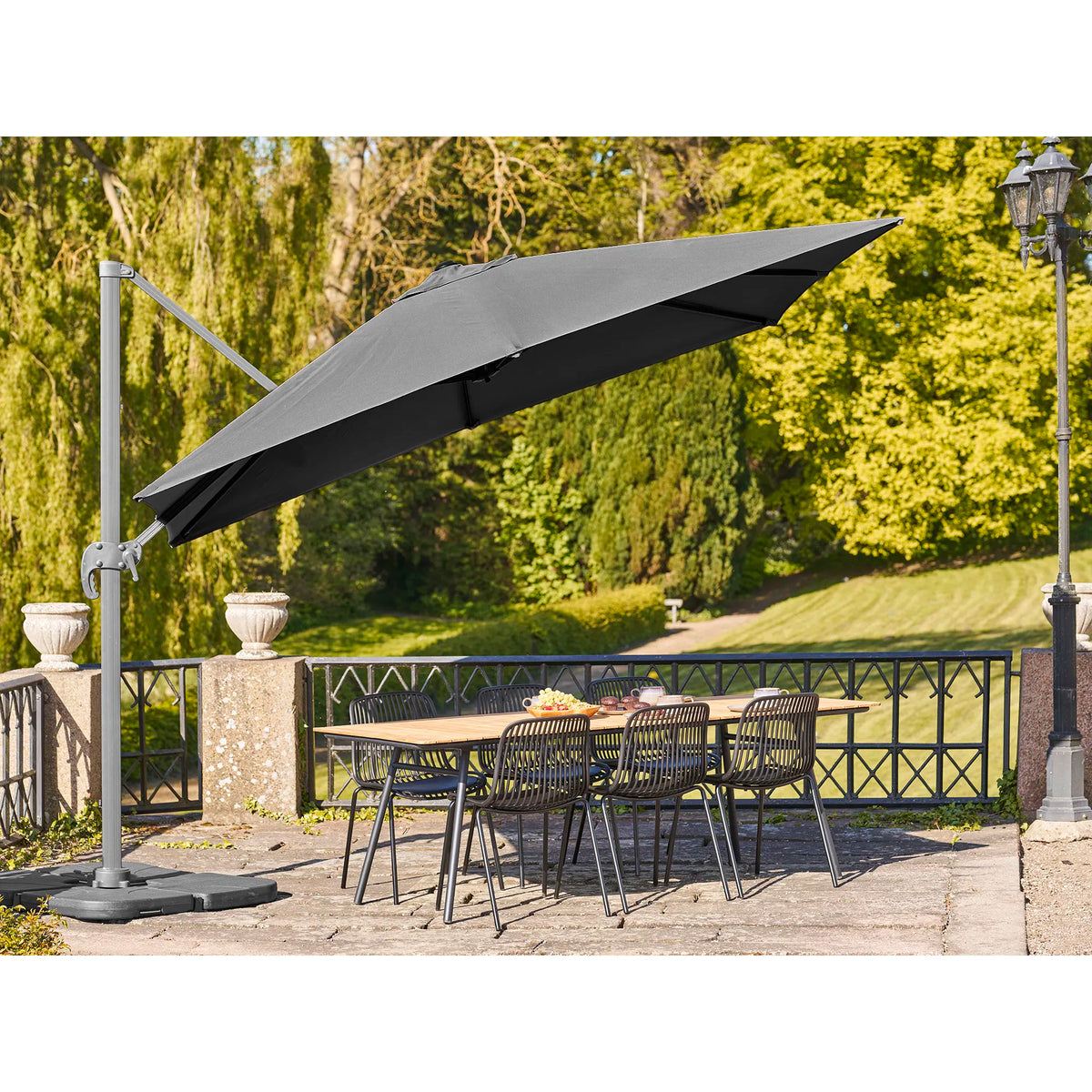Garten Sonnenschirm Solvien – in schwarzer quadratischer Form